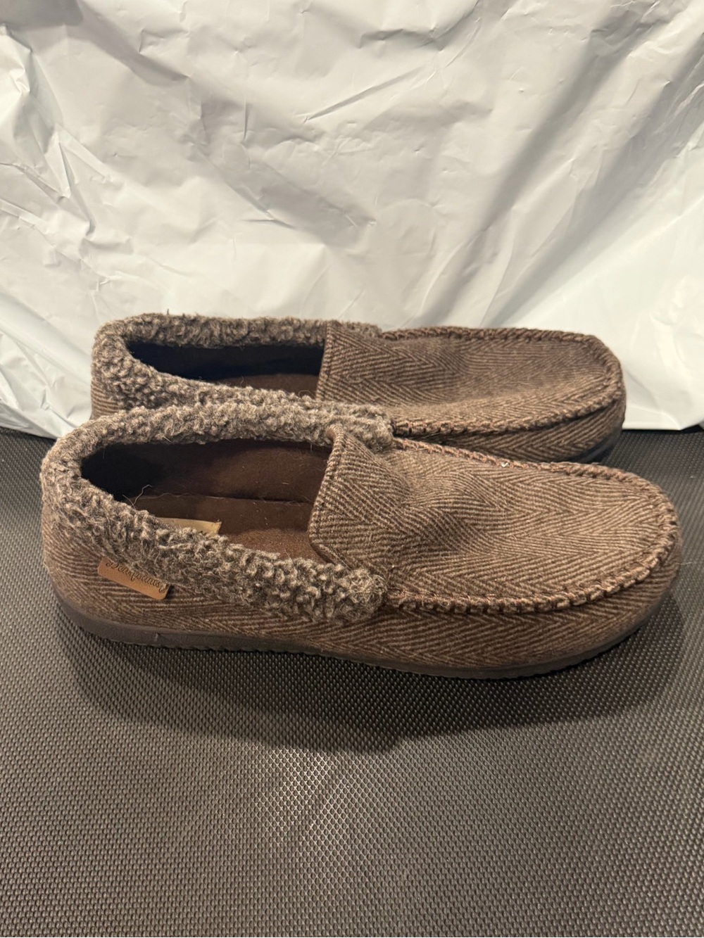 Dearfoams Men’s Slip On Memory Foam Slipper Shoes Brown Size L (11-12)